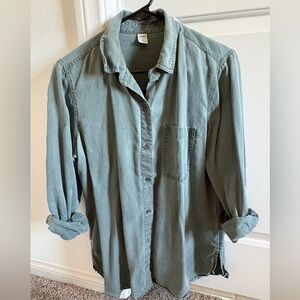 Casual Green Button-Up Shirt